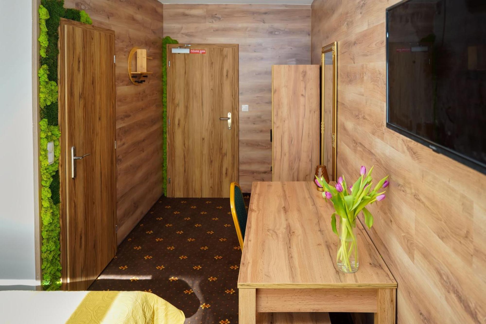 Hotel Raj Dedinky Luaran gambar